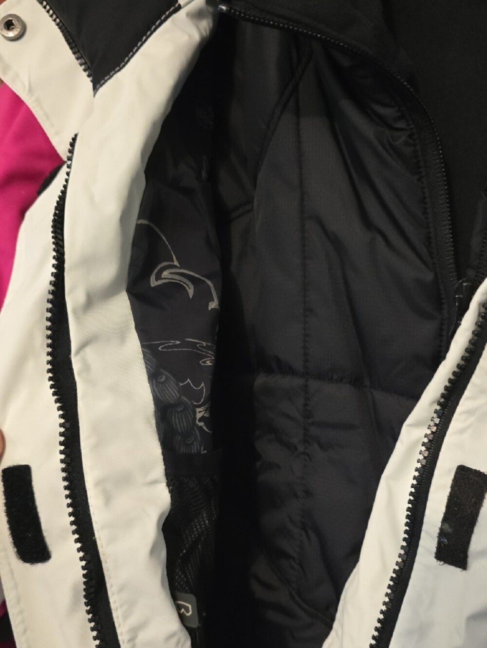 Columbia Women's White and Pink Ski Jacket - Picture 11 of 12